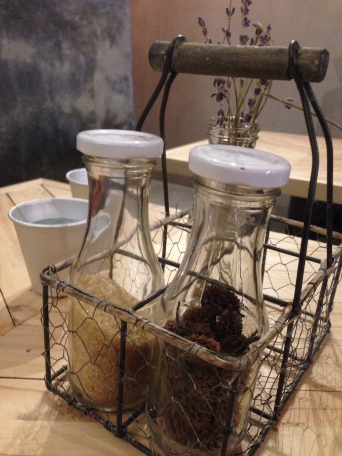 Loveyly, rustic table decors at Rouse on Dunlop