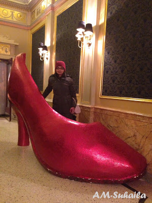 Gigantic sparkly shoe!!